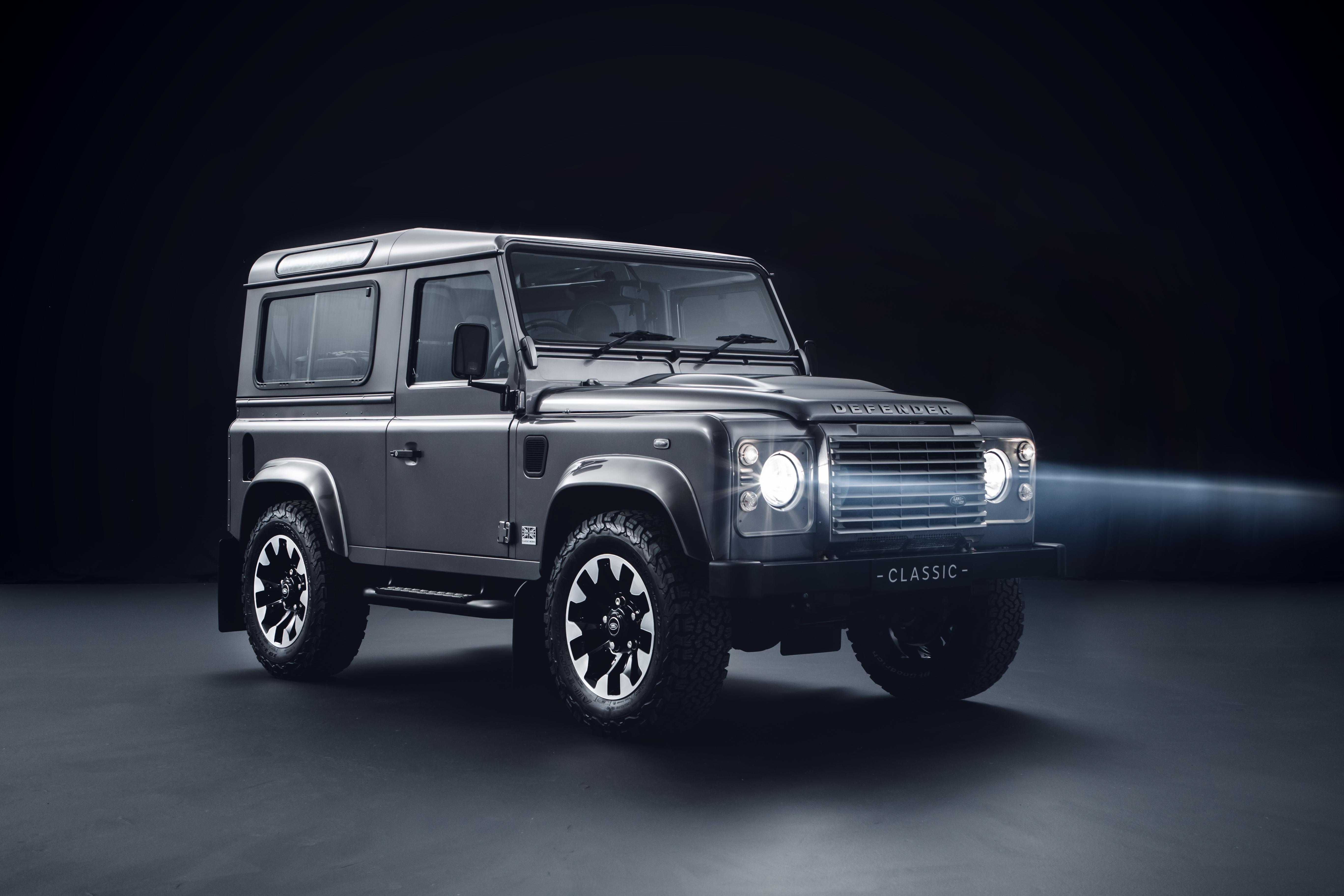 LAND ROVER BREATHES NEW LIFE INTO OLDER DEFENDERS | Jaguar