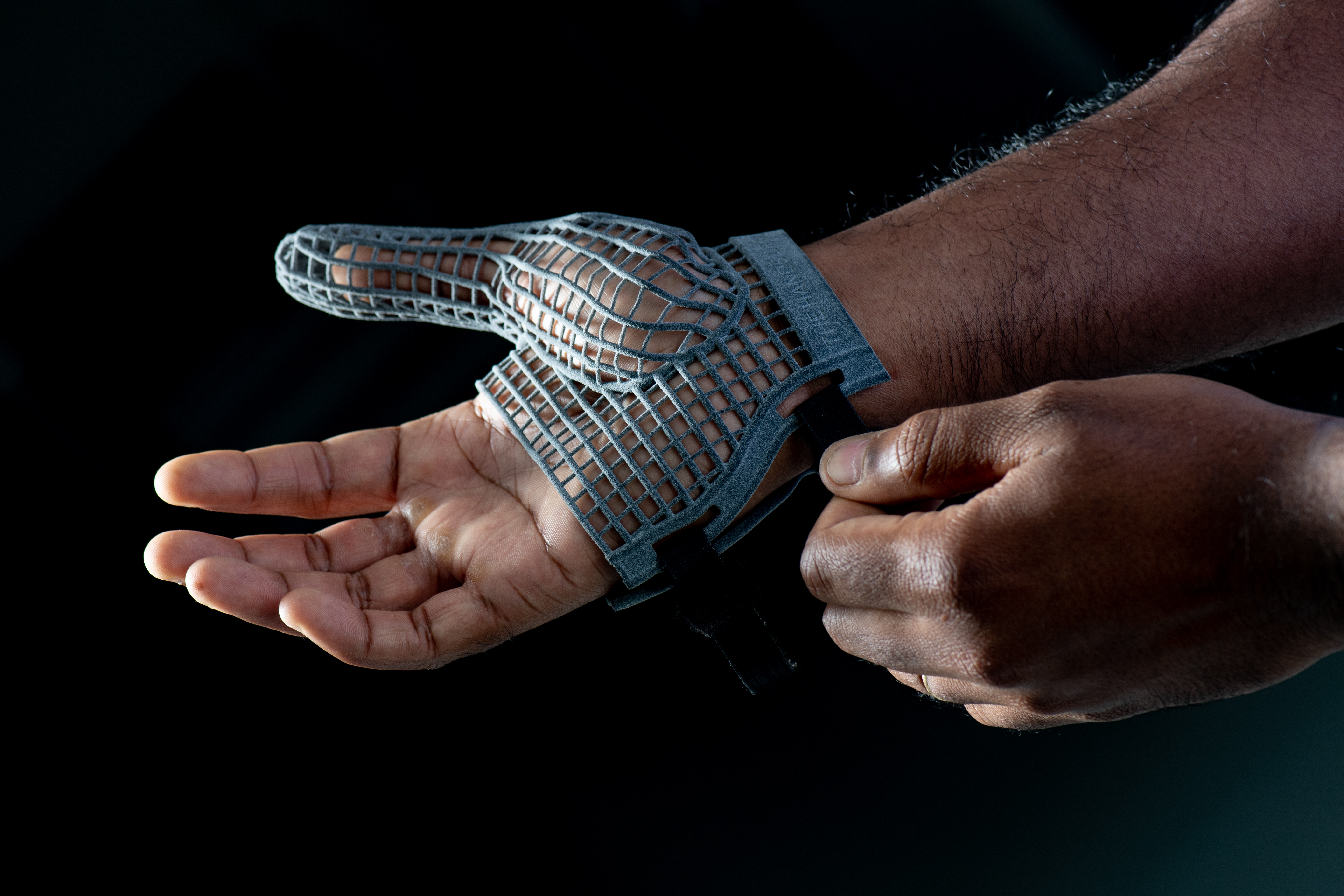 LAND ROVER Above and Beyond Gloves 新品未使用 ABOVE AND BEYOND MULTI TECH GLOVES | Land Rover Palestine