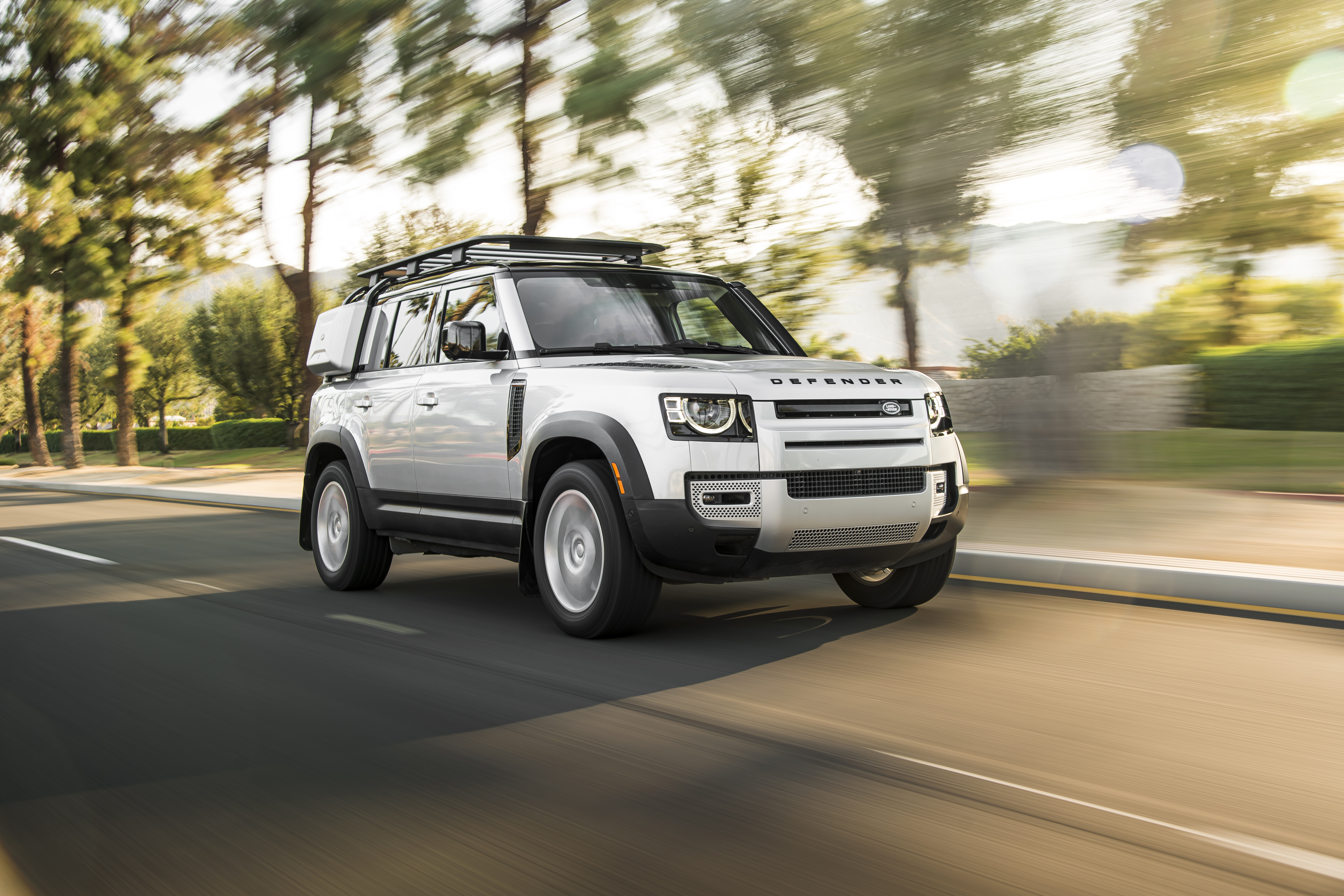 NEW LAND ROVER DEFENDER NAMED 2021 BEST MIDSIZE UTILITY