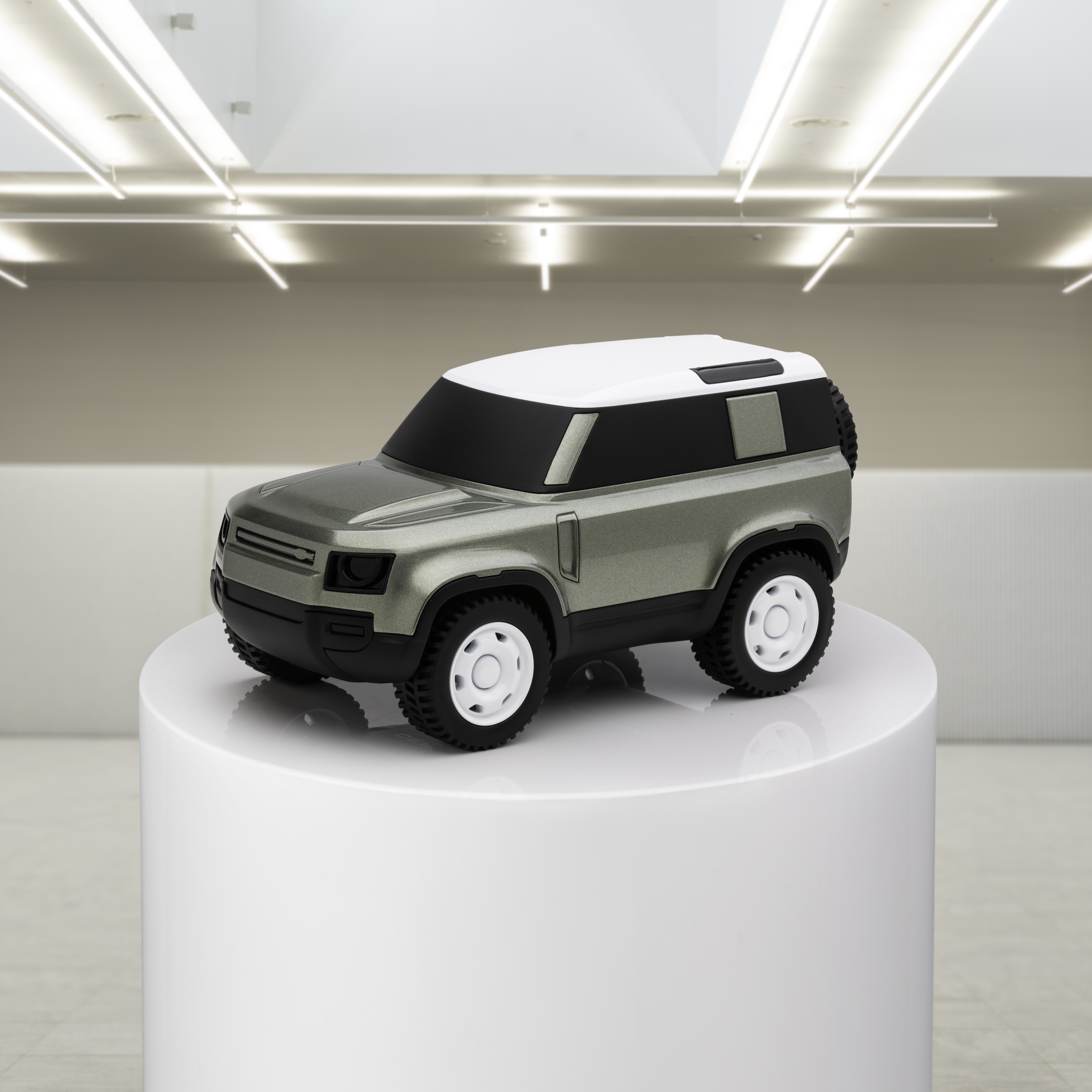 OWN AN ICON: NEW LIMITED-EDITION LAND ROVER DEFENDER DESIGN