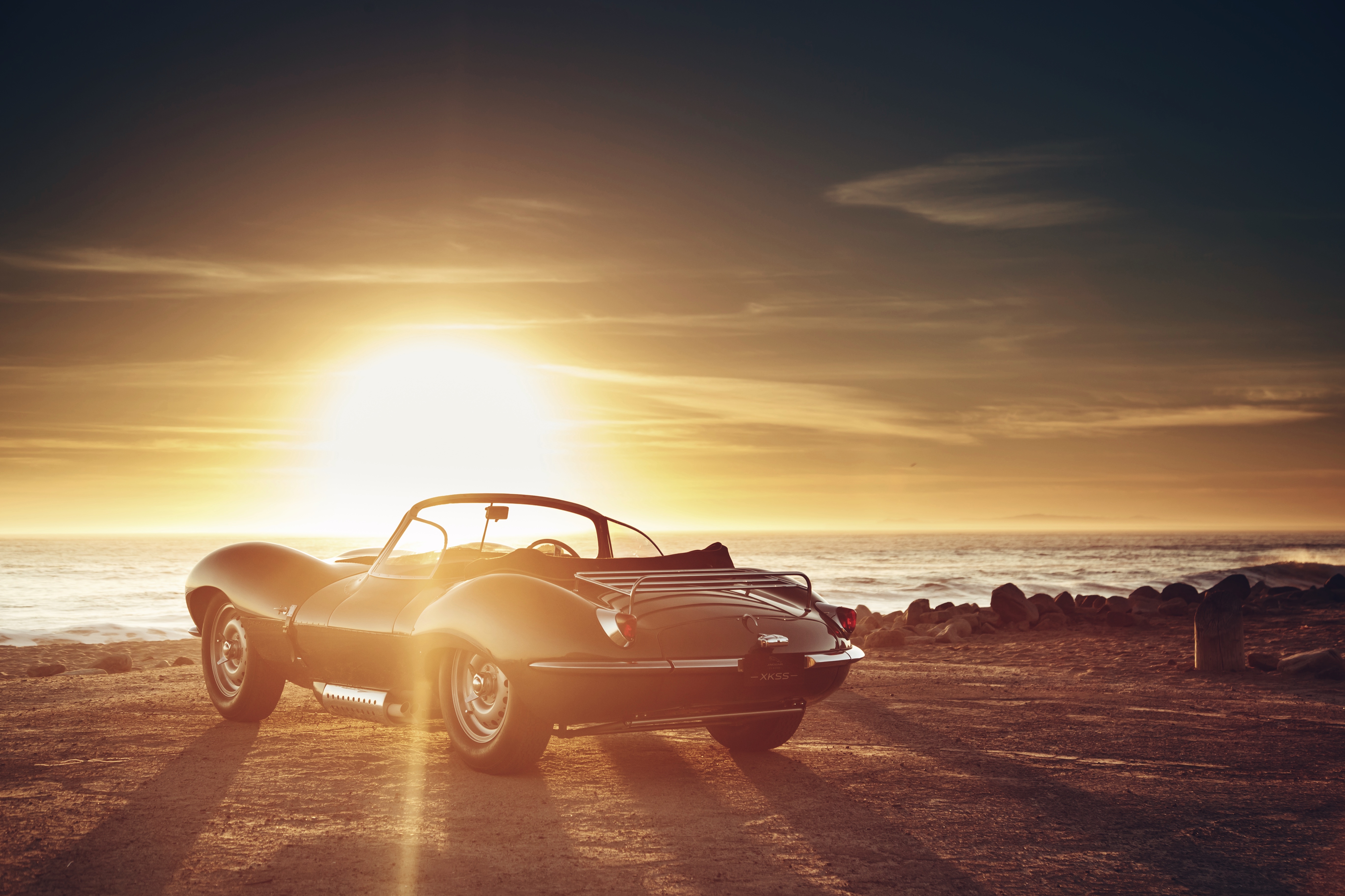 THE 'NEW ORIGINAL': JAGUAR XKSS MAKES WORLD DEBUT IN LOS