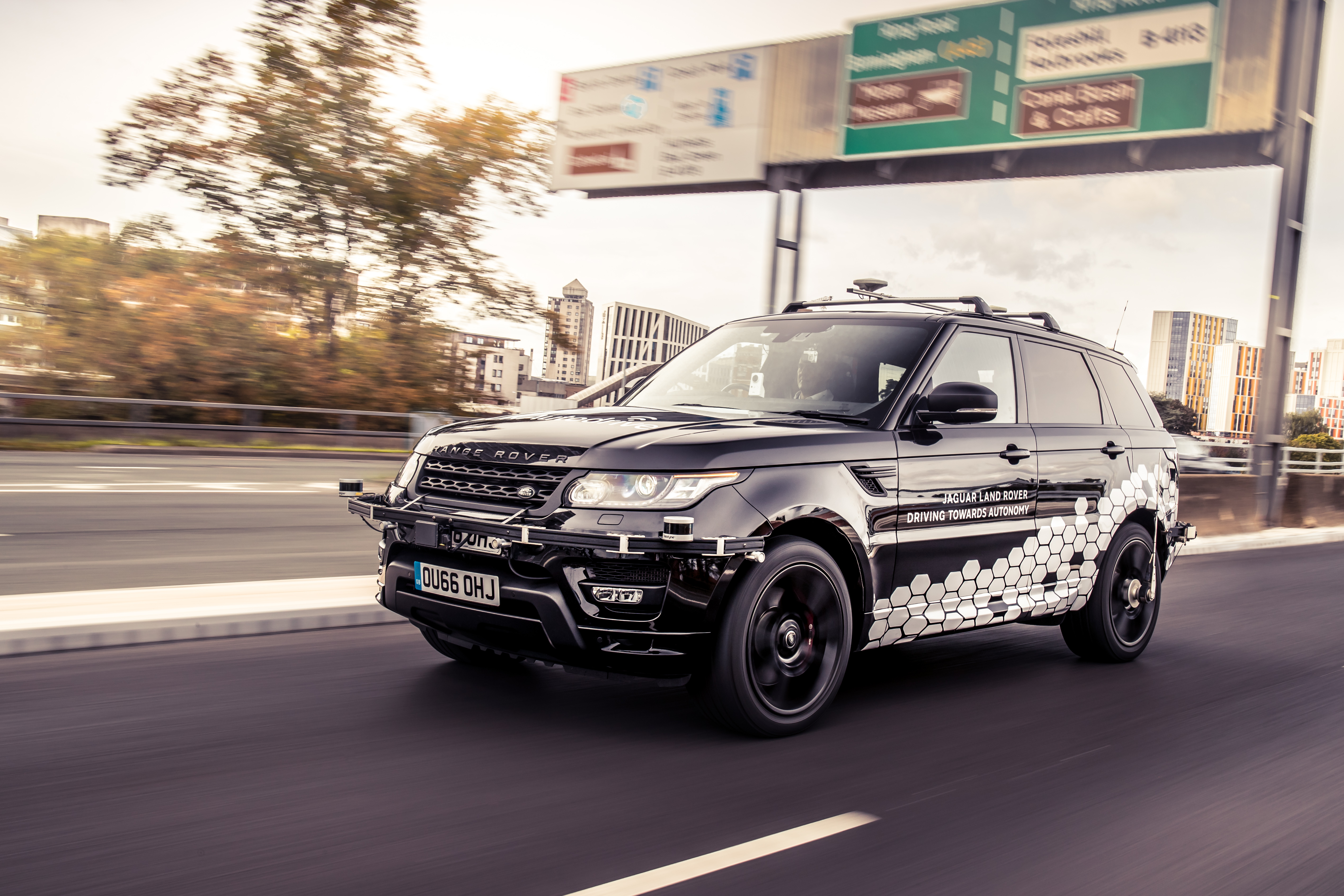 SELF-DRIVING RANGE ROVER RUNS AUTONOMOUS RINGS ROUND COVENTRY | Jaguar 2024  Media Newsroom