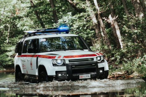 DEFENDER MARKS 70 YEARS OF ITS LANDMARKDEFENDER MARKS 70 YEAR PARTNERSHIP WITH BRITISH RED CROSS