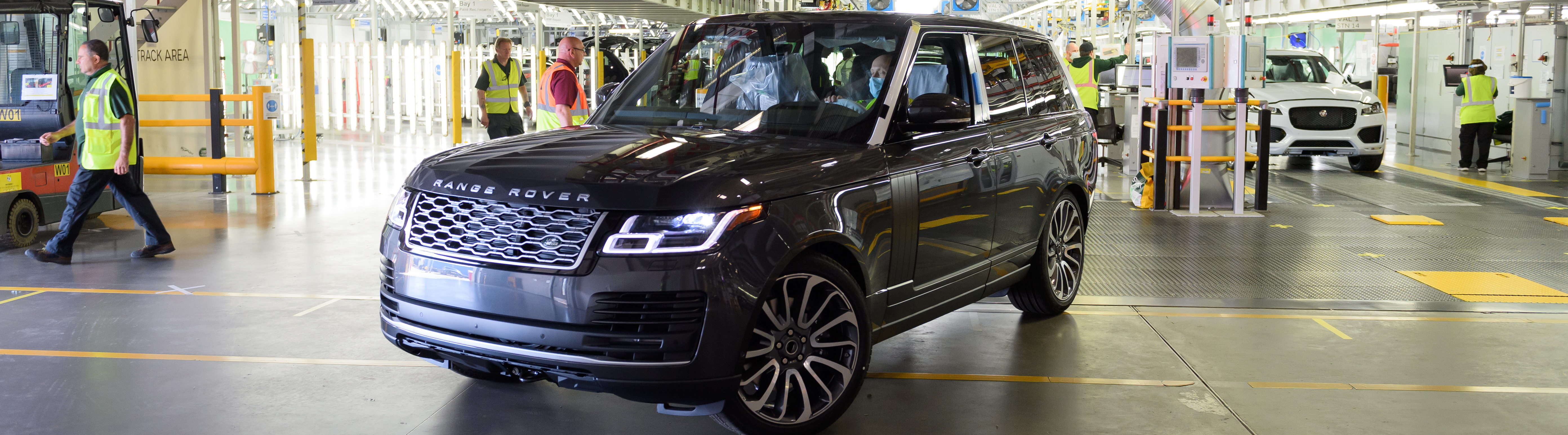  First Range Rover - Social distance