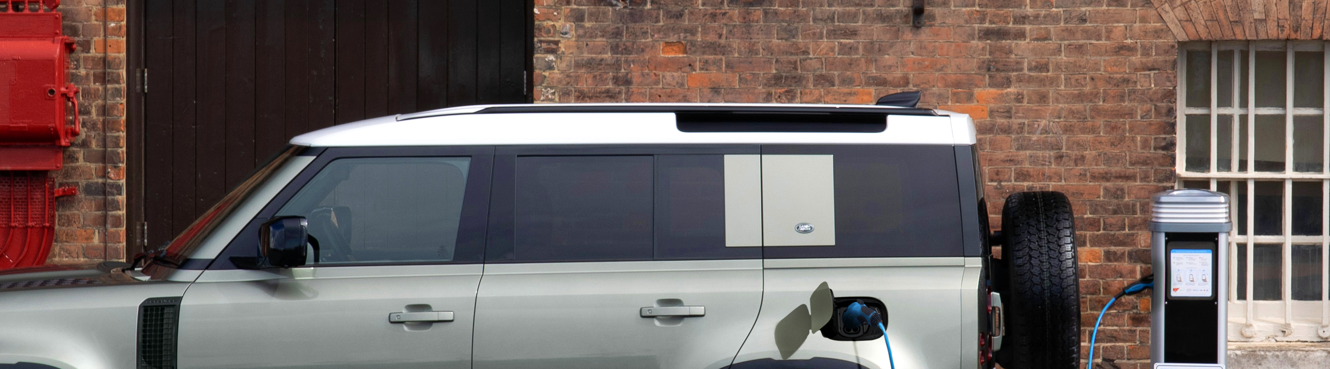  Land Rover Defender 110 PHEV 