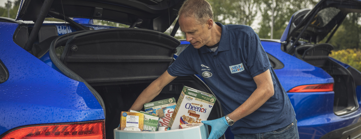  Jaguar provides 15 vehicles to support the UK’s ‘Help NHS Heroes’