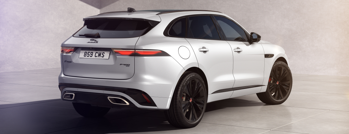  F-PACE R-Dynamic Black - Ostuni White with Ebony interior