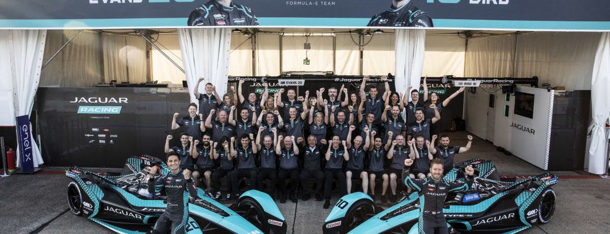  Jaguar Racing Team Photo