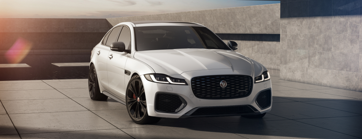 XF Saloon R-Dynamic Black – Ostuni White with Ebony Interior