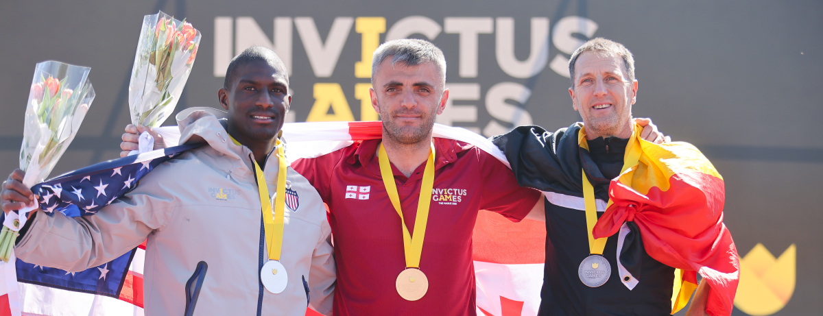 INSPIRATIONAL INVICTUS GAMES COUPLE WOLF AND KATRIEN WIN LAND ROVER ABOVE AND BEYOND AWARD