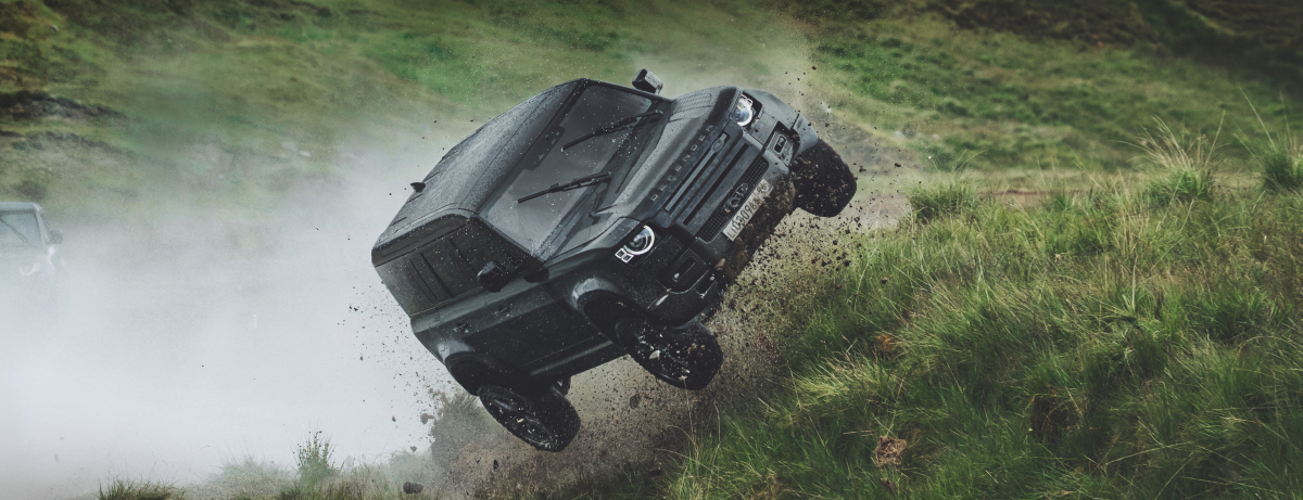 BID FOR BOND: NO TIME TO DIE DEFENDERS, RANGE ROVER AND JAGUAR IN 007 CHARITY AUCTION AT CHRISTIE’S