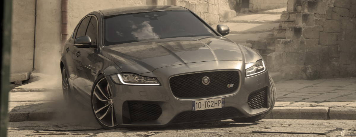BID FOR BOND: NO TIME TO DIE DEFENDERS, RANGE ROVER AND JAGUAR IN 007 CHARITY AUCTION AT CHRISTIE’S