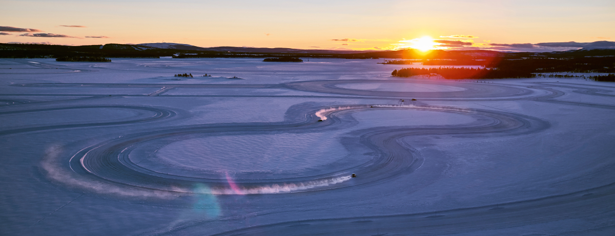 NEW RANGE ROVER SPORT DELIVERS ARCTIC THRILLS ON ICE ACADEMY EXPERIENCE
