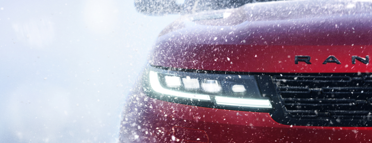 NEW RANGE ROVER SPORT DELIVERS ARCTIC THRILLS ON ICE ACADEMY EXPERIENCE