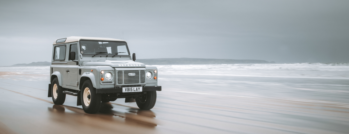LAND ROVER CLASSIC REVEALS CLASSIC DEFENDER WORKS V8 ISLAY EDITION 