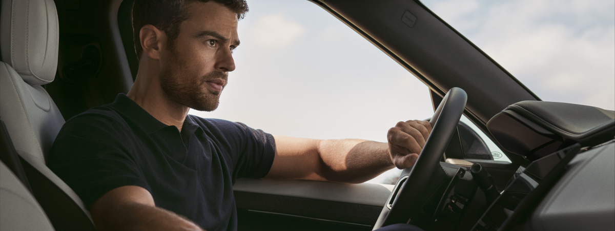 RANGE ROVER SPORT FORMS A POWERFUL ON-SCREEN PARTNERSHIP WITH THEO JAMES