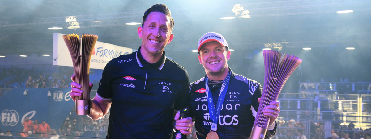 JAMES BARCLAY AND NICK CASSIDY, JAGUAR TCS RACING