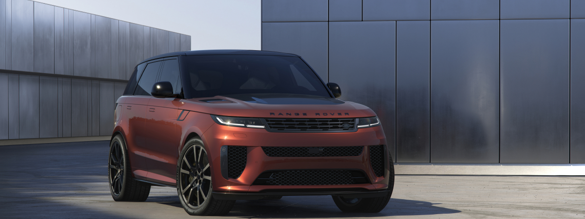 DER NEUE RANGE ROVER SPORT SV CARBON KOMPLETTIERT DIE REIHE DER DYNAMISCHEN PERFORMANCE- UND LUXUS-SPITZENMODELLE
