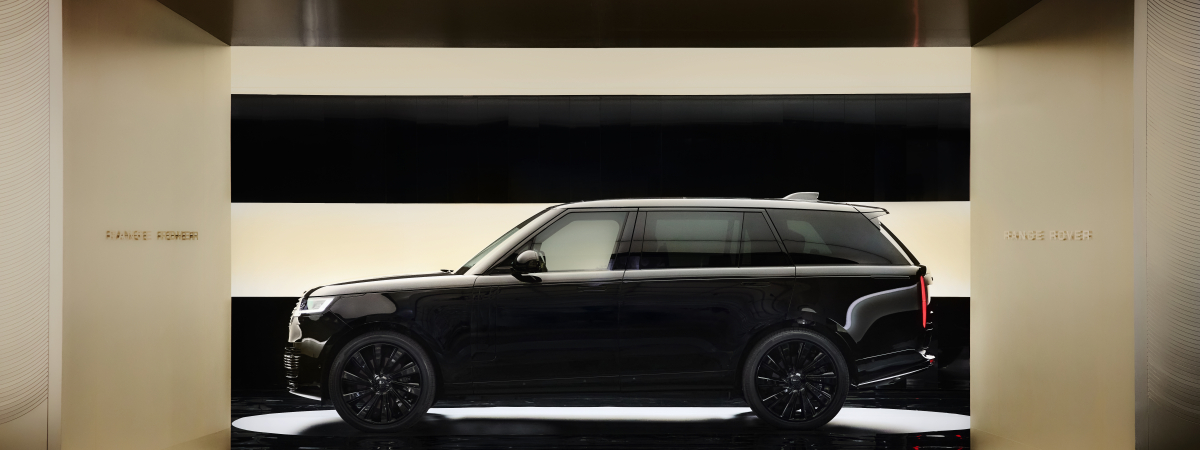 RANGE ROVER SV BLACK MAKES DEBUT  AT DESIGN MIAMI