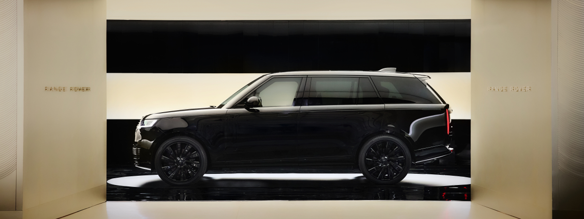 RANGE ROVER SV BLACK AT DESIGN MIAMI