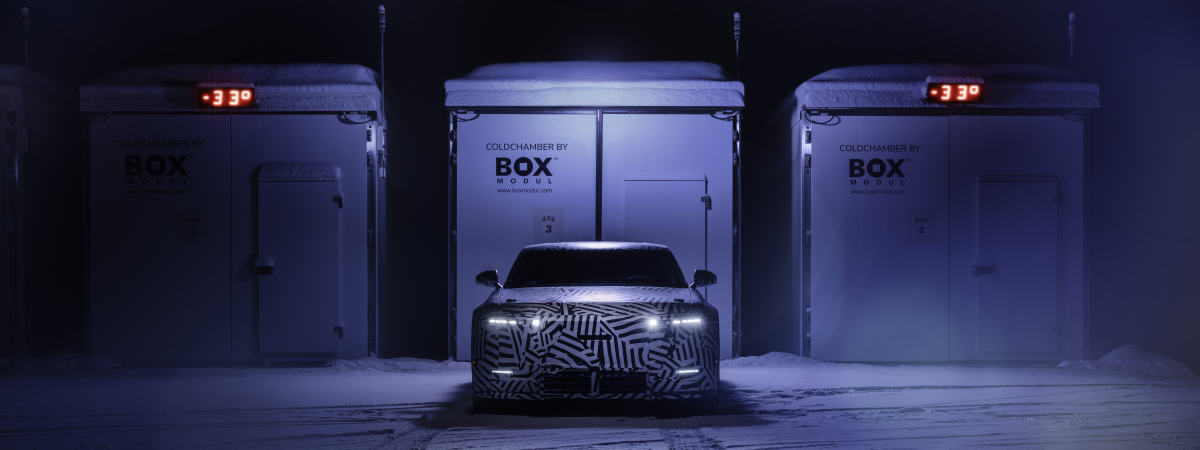 FESSELND, SOUVERÄN, KOMFORTABEL: JAGUAR LUXUS GT  STARTET IN DIE NEUE WINTERTESTSAISON