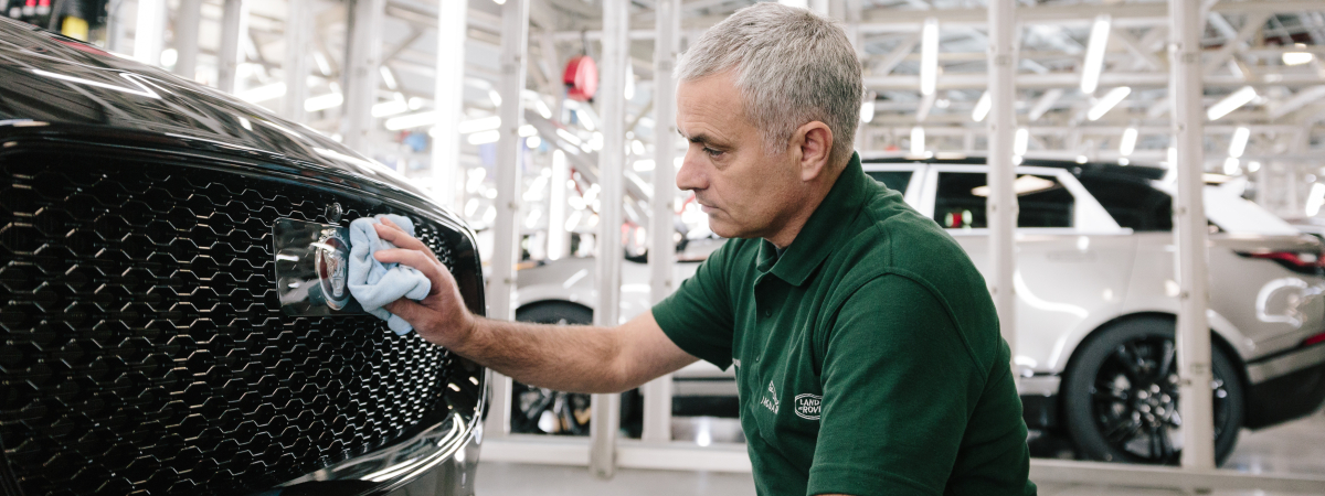 JOSÉ MOURINHO MAKES SURPRISE VISIT TO JAGUAR PRODUCTION LINE