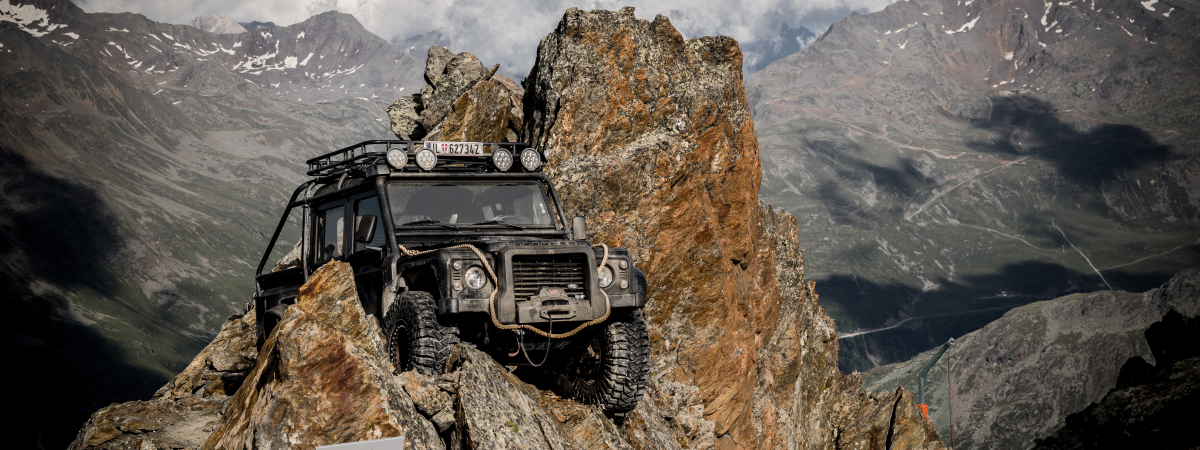 LR_Defender_007_ELEMENTS_120718