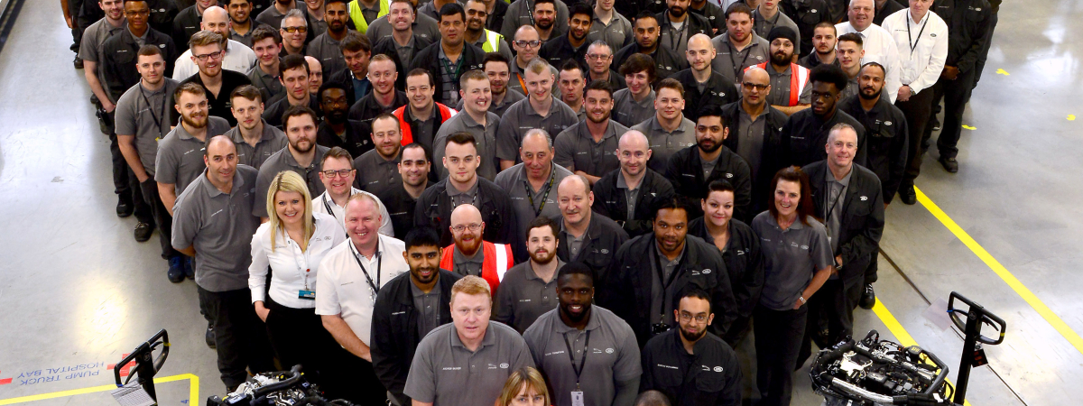 LE CENTRE DE PRODUCTION DE MOTEURS (EMC) DE JAGUAR LAND ROVER ASSEMBLE SON PREMIER MOTEUR ESSENCE INGENIUM