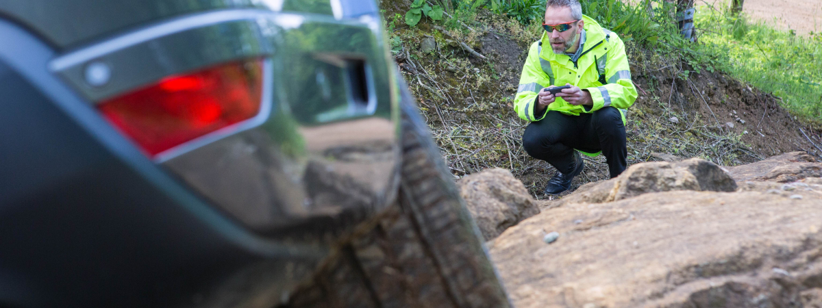 Jaguar Land Rover Showcase A Remote Control Range Rover Sport, Controlled By The Driver On A Smartphone