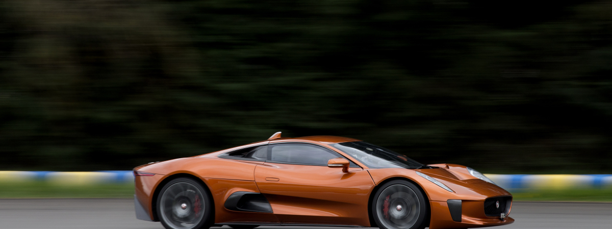  Felipe Massa Drives Bond Villain’s Jaguar C-X75 Supercar in Mexico City