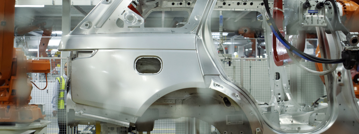 Jaguar Land Rover invests £370 million in new Range Rover