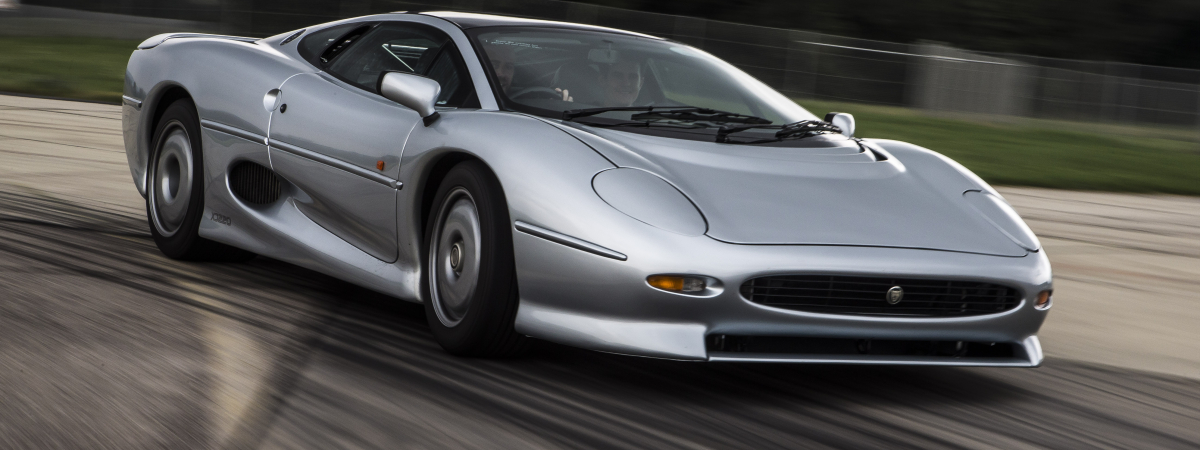 25 Jahre XJ220 & 60 Jahre XKSS – zwei Jaguar Supersportwagen zu Besuch in der Eifel