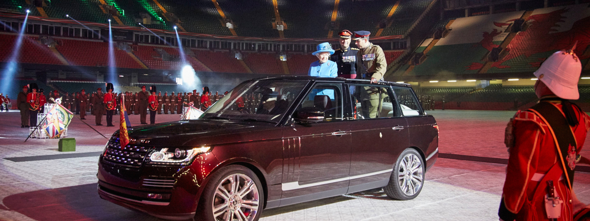 New Hybrid ‘State Review’ Range Rover