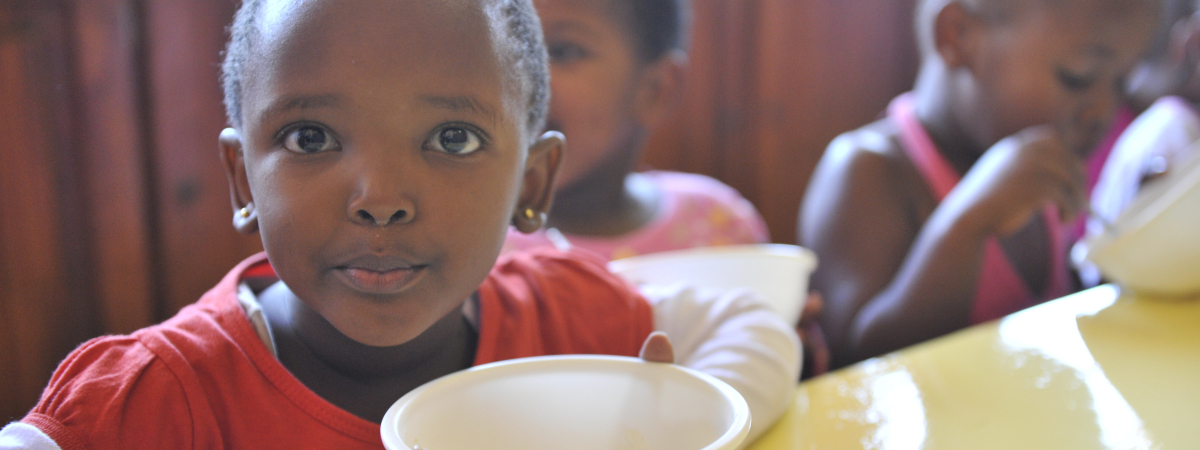 South Africa: A Girl Eats At A Breakfast Club Run By The South African Red Cross