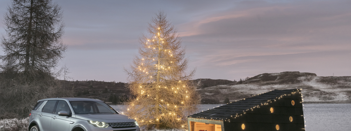 LAND ROVER BUILDS COMPACT CHRISTMAS CABIN FOR SANTA