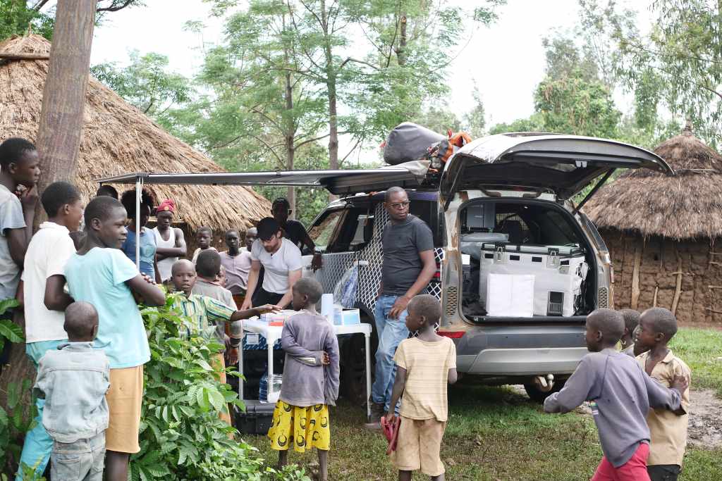  Land Rover Discovery powers mobile malaria research