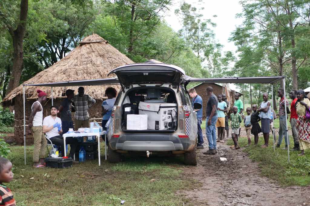  Land Rover Discovery powers mobile malaria research
