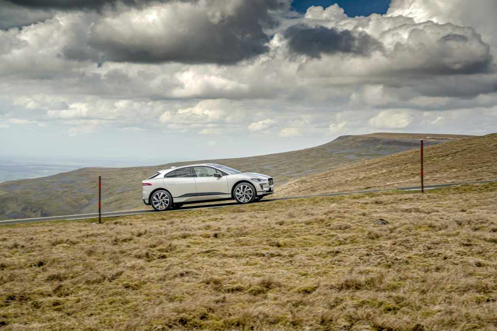  JAGUAR I-PACE COMPLETES EVERESTING CHALLENGE ON A SINGLE CHARGE 