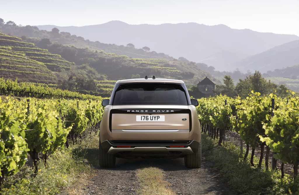  THE NEW RANGE ROVER