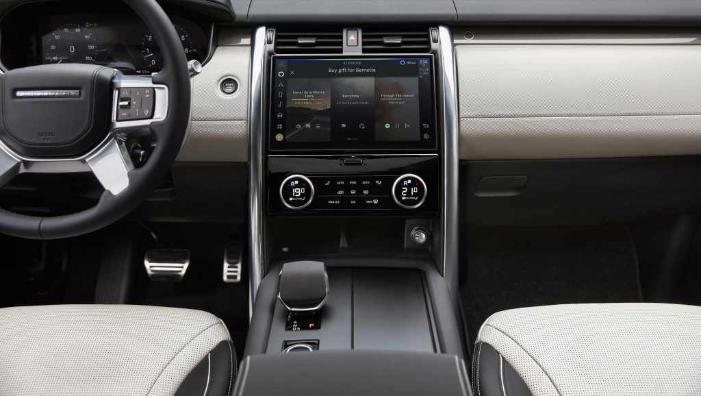 INTERIOR – THE LAND ROVER DISCOVERY AND AMAZON ALEXA