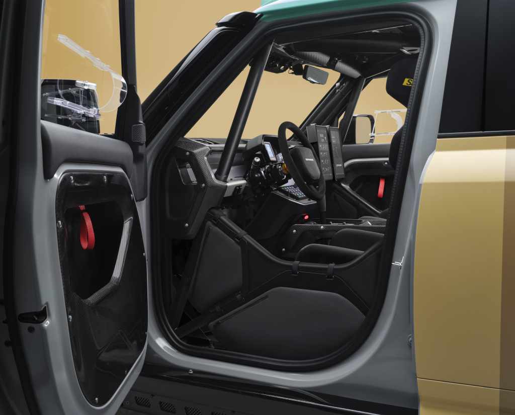 DEFENDER_DAKAR_D7X-R_DOOR_16X9
