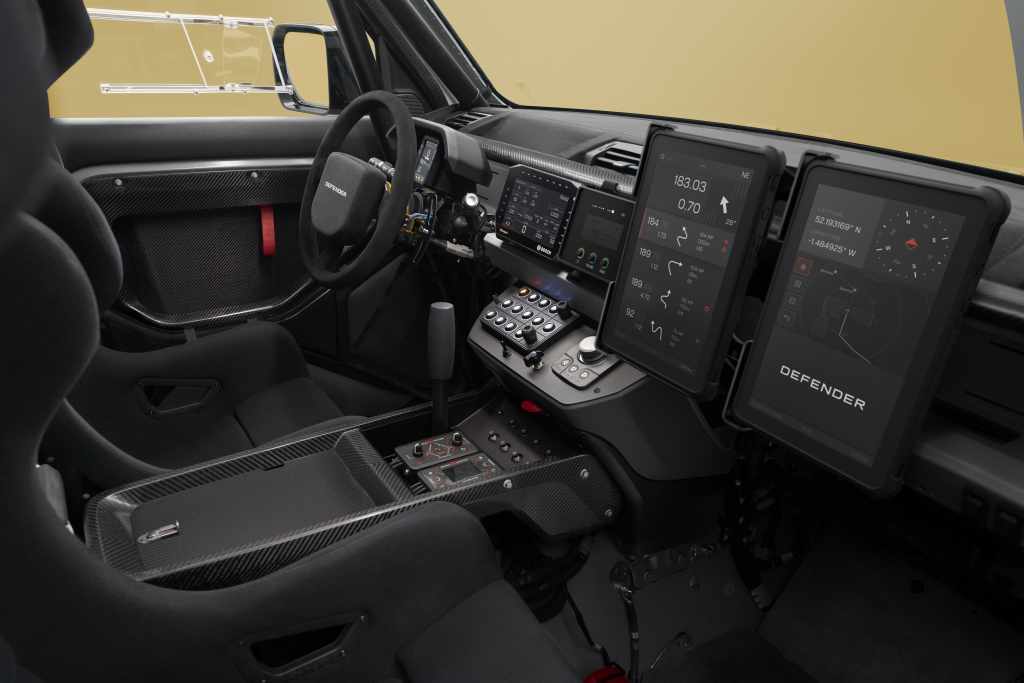 DEFENDER_DAKAR_D7X-R_INTERIOR_16X9