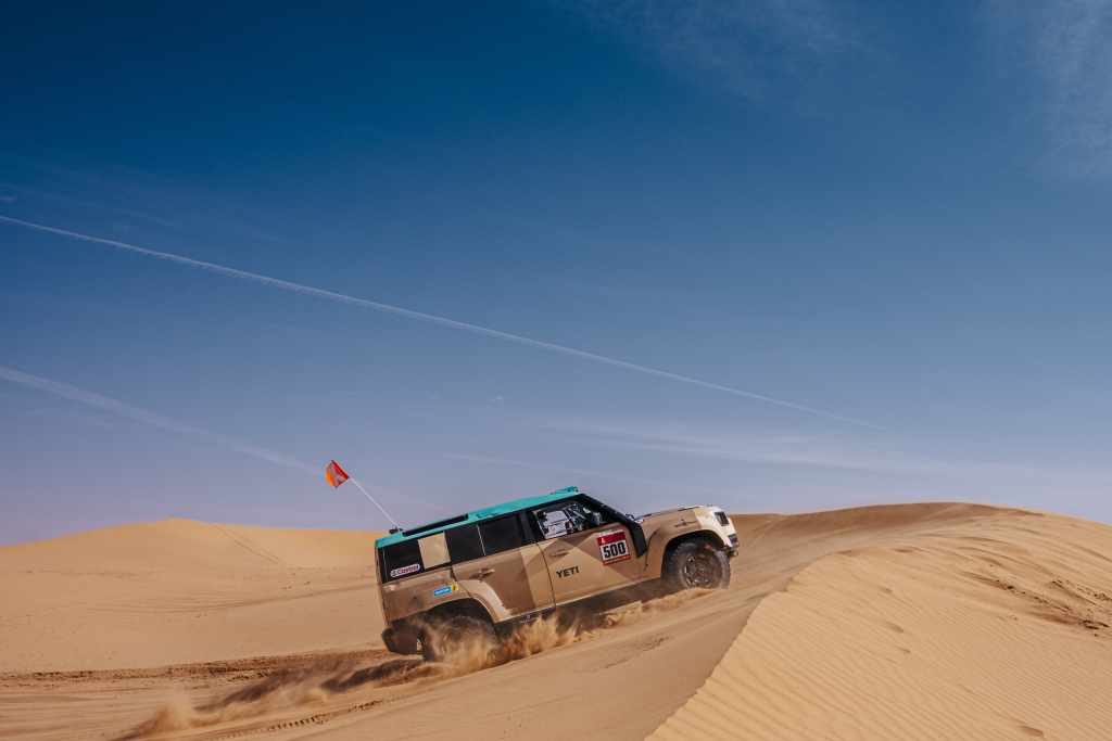DEFENDER_RALLY_STEPHANE_PETERHANSEL_500_STAGE6_CREDIT_edophoto_IrinaPetrichei