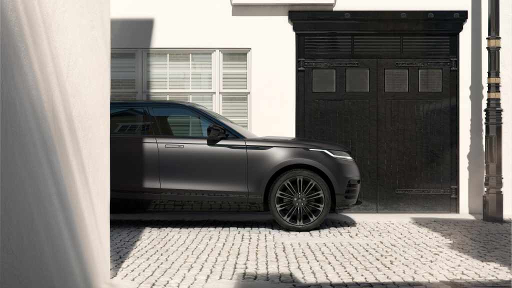 RR_Velar_Belgravia_Edition_27MY_05_Carpathian_Grey_Side_140126