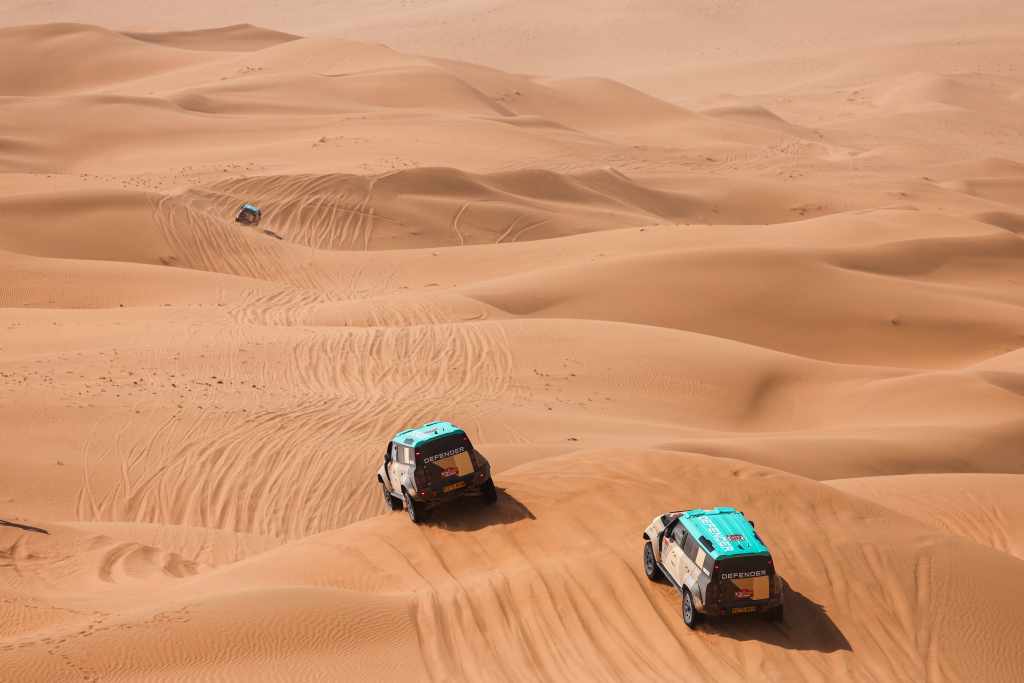 DEFENDER_RALLY_FULL_TEAM_DAKAR2026_STAGE7_CREDIT__Antonin Vincent