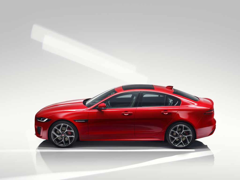 NOUVELLE JAGUAR XE   EXTÉRIEUR AMÉLIORÉ, LUXUEUX INTÉRIEUR REVISITÉ ET NOUVELLES TECHNOLOGIES INTUITIVES