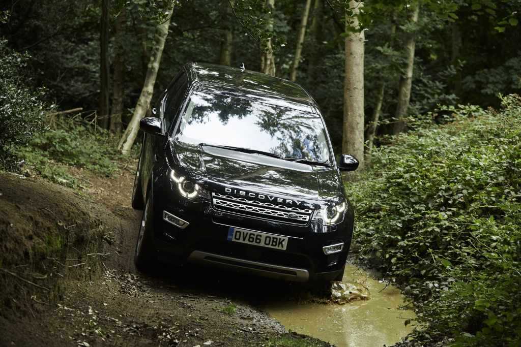 LAND ROVER AND THE PRINCE’S COUNTRYSIDE FUND HELP YOUNG FARMERS SOW SEEDS FOR SUCCESS WITH VEHICLE BURSARY