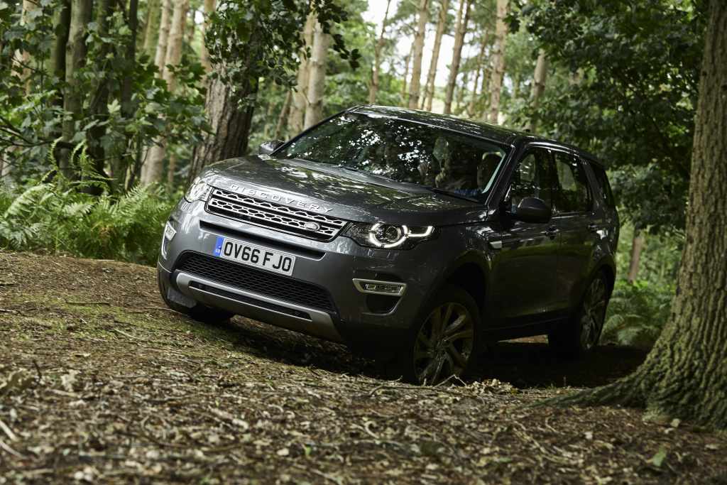 LAND ROVER AND THE PRINCE’S COUNTRYSIDE FUND HELP YOUNG FARMERS SOW SEEDS FOR SUCCESS WITH VEHICLE BURSARY