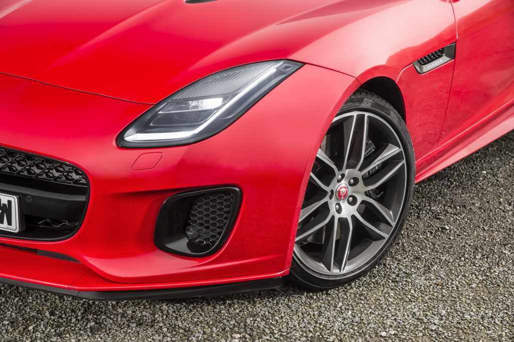 THE NEW JAGUAR F-TYPE FOUR-CYLINDER: A PURE SPORTS CAR