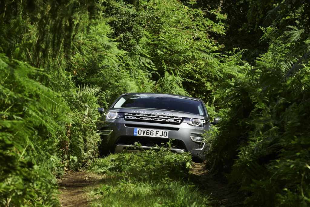 LAND ROVER AND THE PRINCE’S COUNTRYSIDE FUND HELP YOUNG FARMERS SOW SEEDS FOR SUCCESS WITH VEHICLE BURSARY